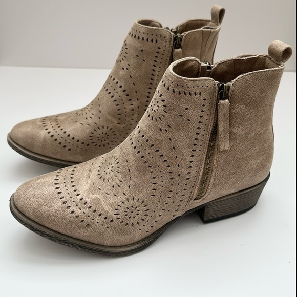 VERY G | Lisette Women’s Mid Ankle Booties | Nude | Size 10 - Picture 4 of 14